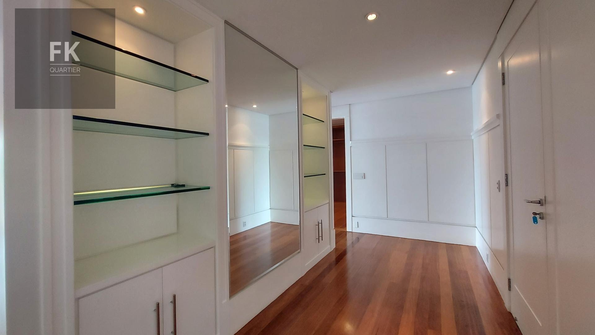 Casa à venda com 5 quartos, 5 suítes, 15 vagas e 1582m² no Alphaville Residencial Zero, Barueri (SP) — foto 17 de 30