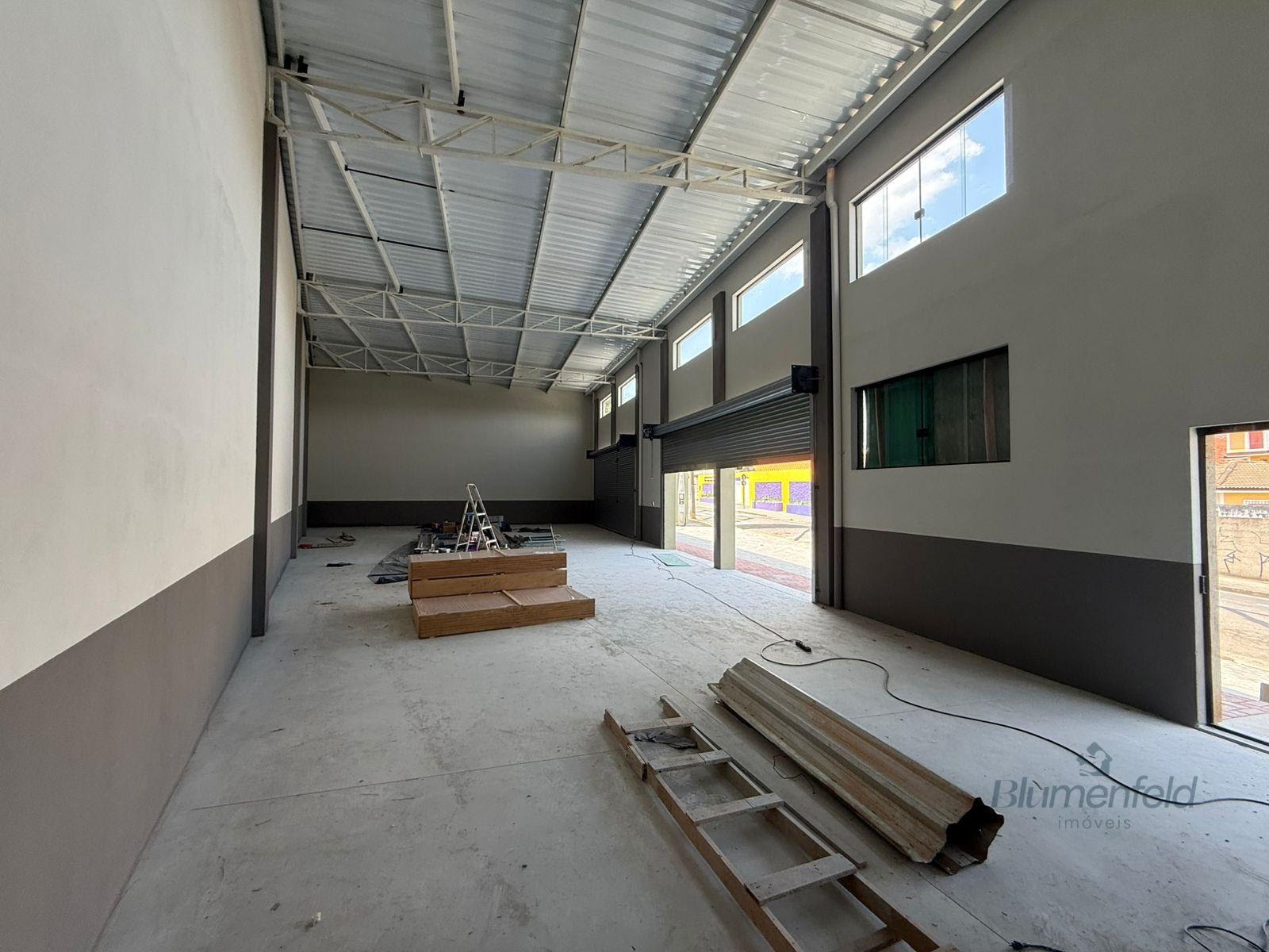 Comercial para alugar com 2 banheiros, 7 vagas e 300m² no Parque Rodrigo Barreto, Arujá (SP) — foto 4 de 7