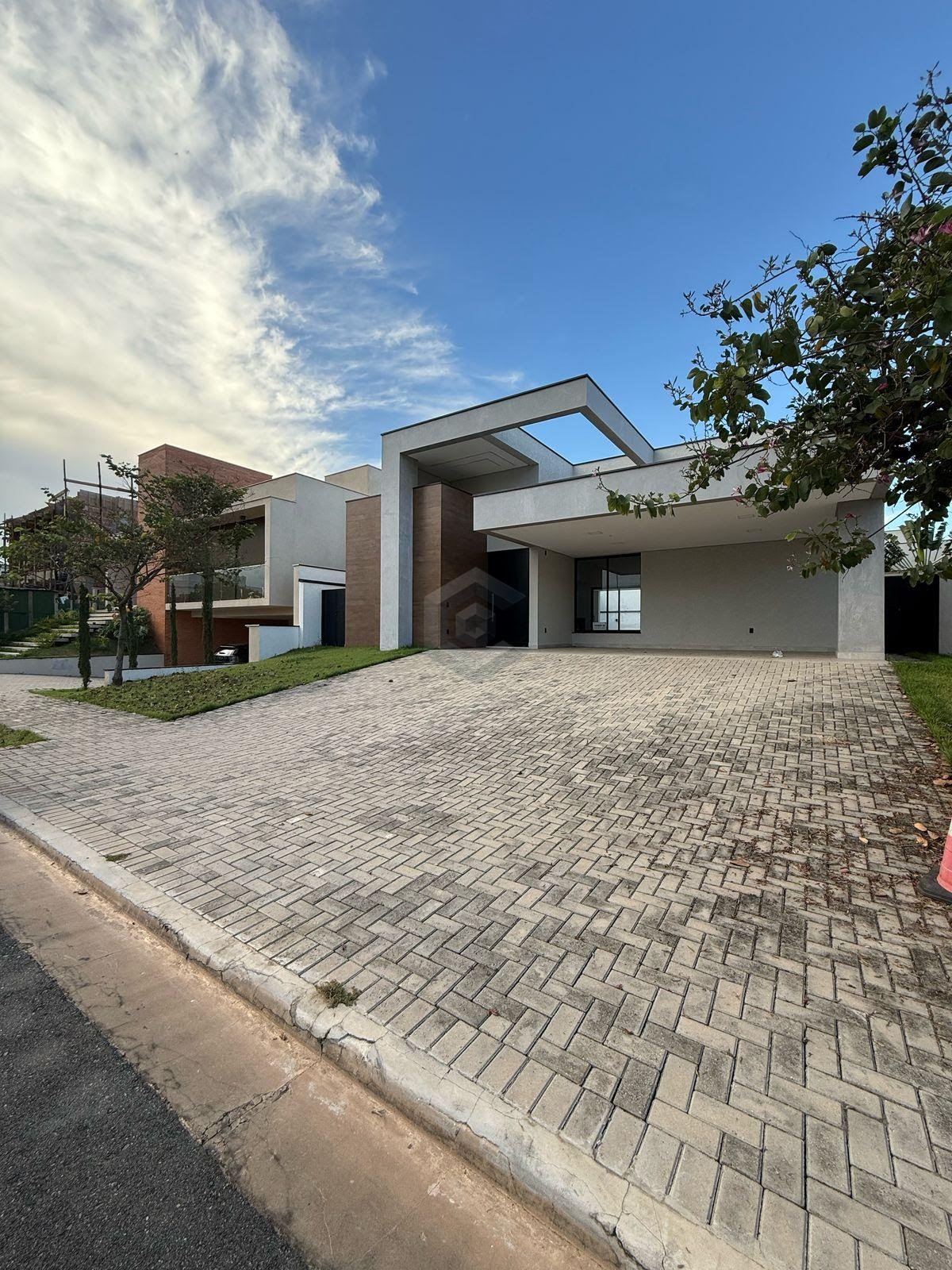 Casa à venda com 3 quartos, 3 suítes, 6 vagas e 248m² no Alphaville 3, Votorantim (SP) — foto 2 de 30