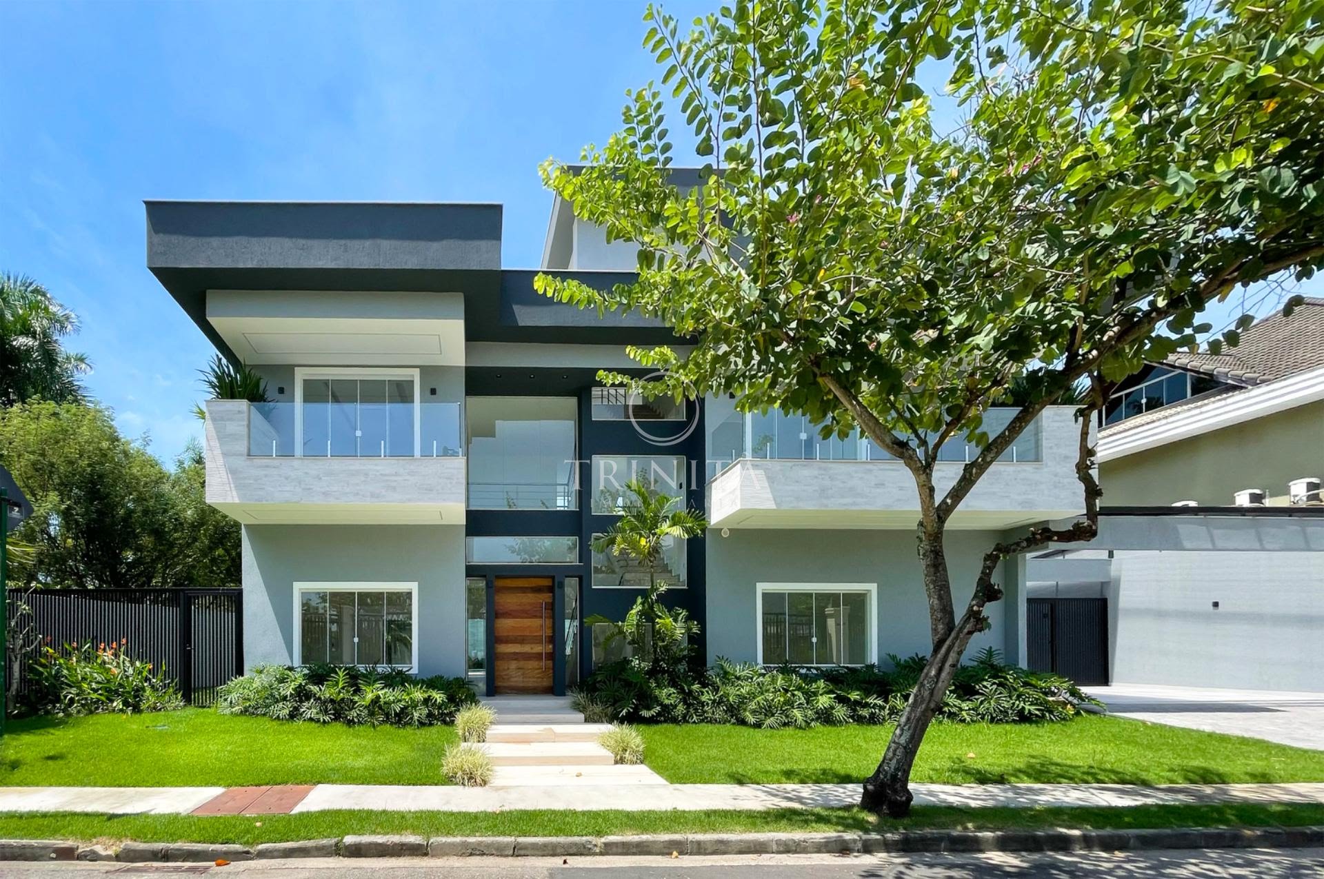 Fachada da casa a venda no condomínio Santa Monica Jardins