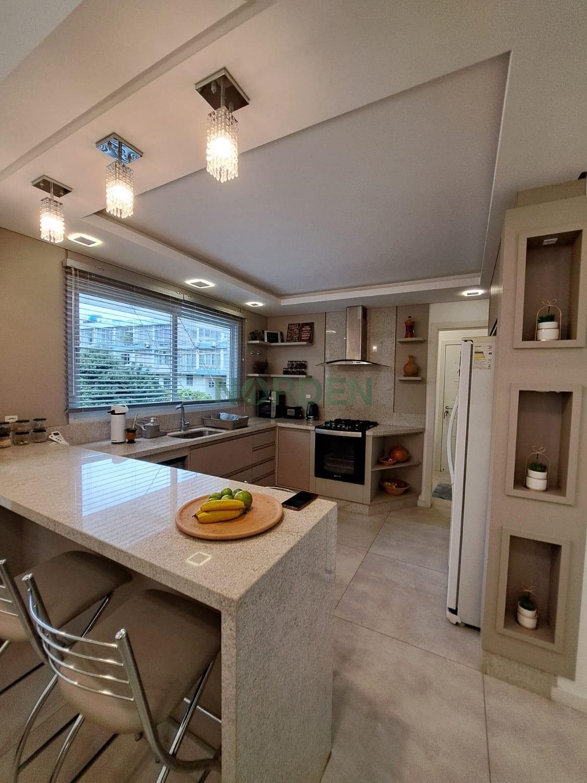 Casa de 329 m² com 3 quartos na Casa 3 Quartos 329m² — Coqueiros, Coqueiros