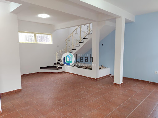 Casa para Locação c/ 161m² no Jd. Colorado com 3 Quartos, 1 Suite e 3 Vagas