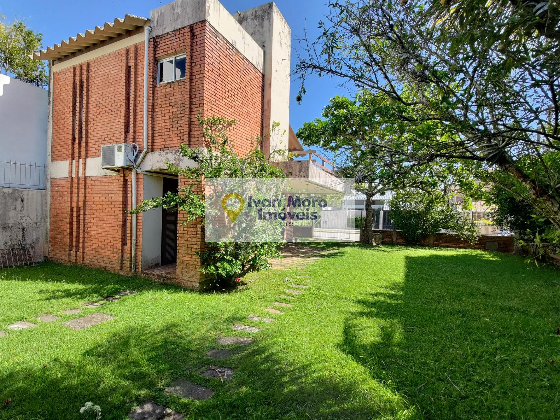 Casa à venda com 2 quartos, 3 banheiros, 3 vagas e 150m² no Daniela, Florianópolis — foto principal
