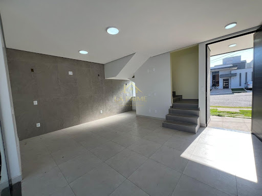  Casa à venda no Condomínio,  Terras de São Francisco – 194,92 m2- 03 Dormitórios sendo as 03 suítes, 04 Banheiros e 04 vagas