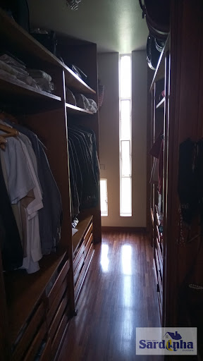 Sobrado à Venda no Jardim Peri Peri, 4 Dorms, 234m²