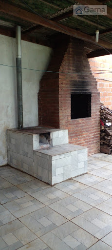 Churrasqueira e fogão à lenha