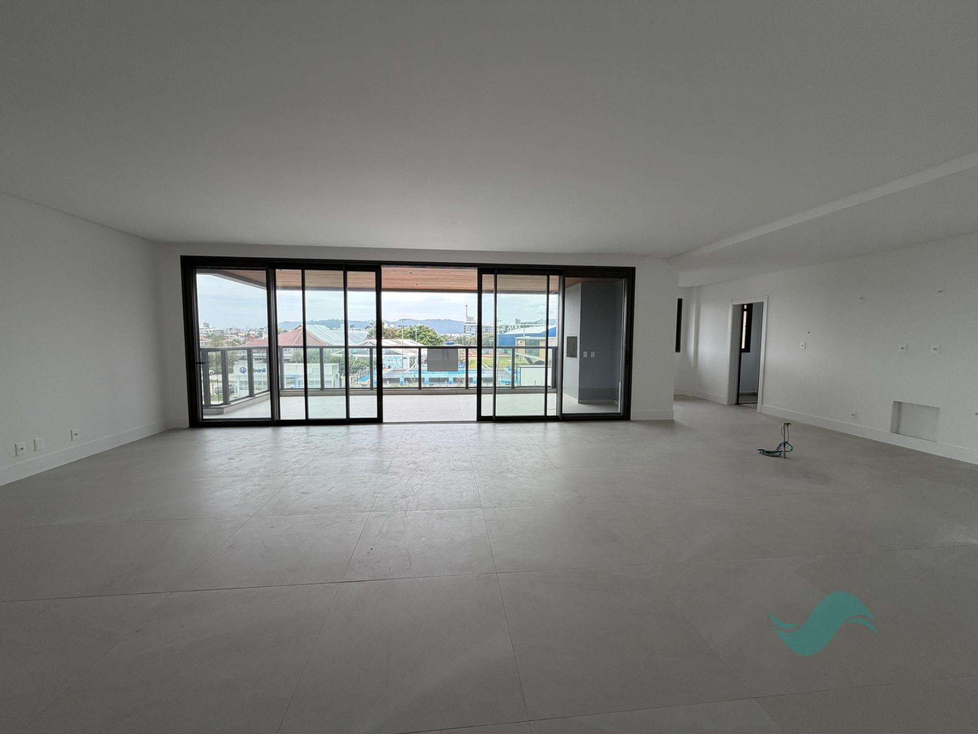 Apartamento à venda com 3 suítes, 5 vagas e 235m² no Jurerê Internacional, Florianópolis (SC) — foto 14 de 21