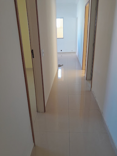 Encante-se com esta casa no Recanto, em Rio das Ostras, perfeita para quem busca conforto, praticidade e um excelente custo-benefício. Com 124m² de área útil, o imóvel oferece ambientes bem distribuíd