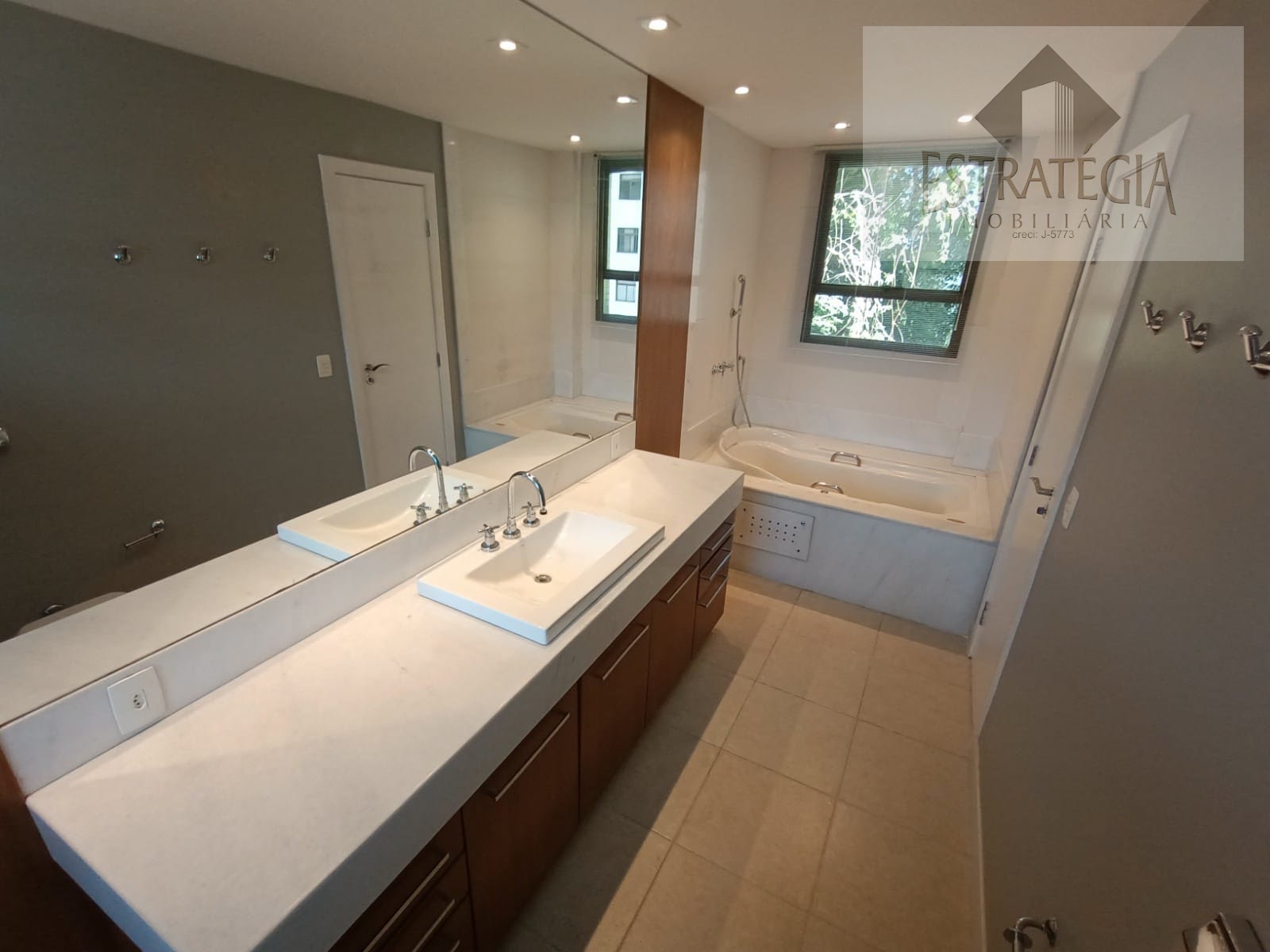 Apartamento à venda com 4 quartos, 2 suítes, 3 vagas e 250m² no Centro, Petrópolis (RJ) — foto 27 de 30