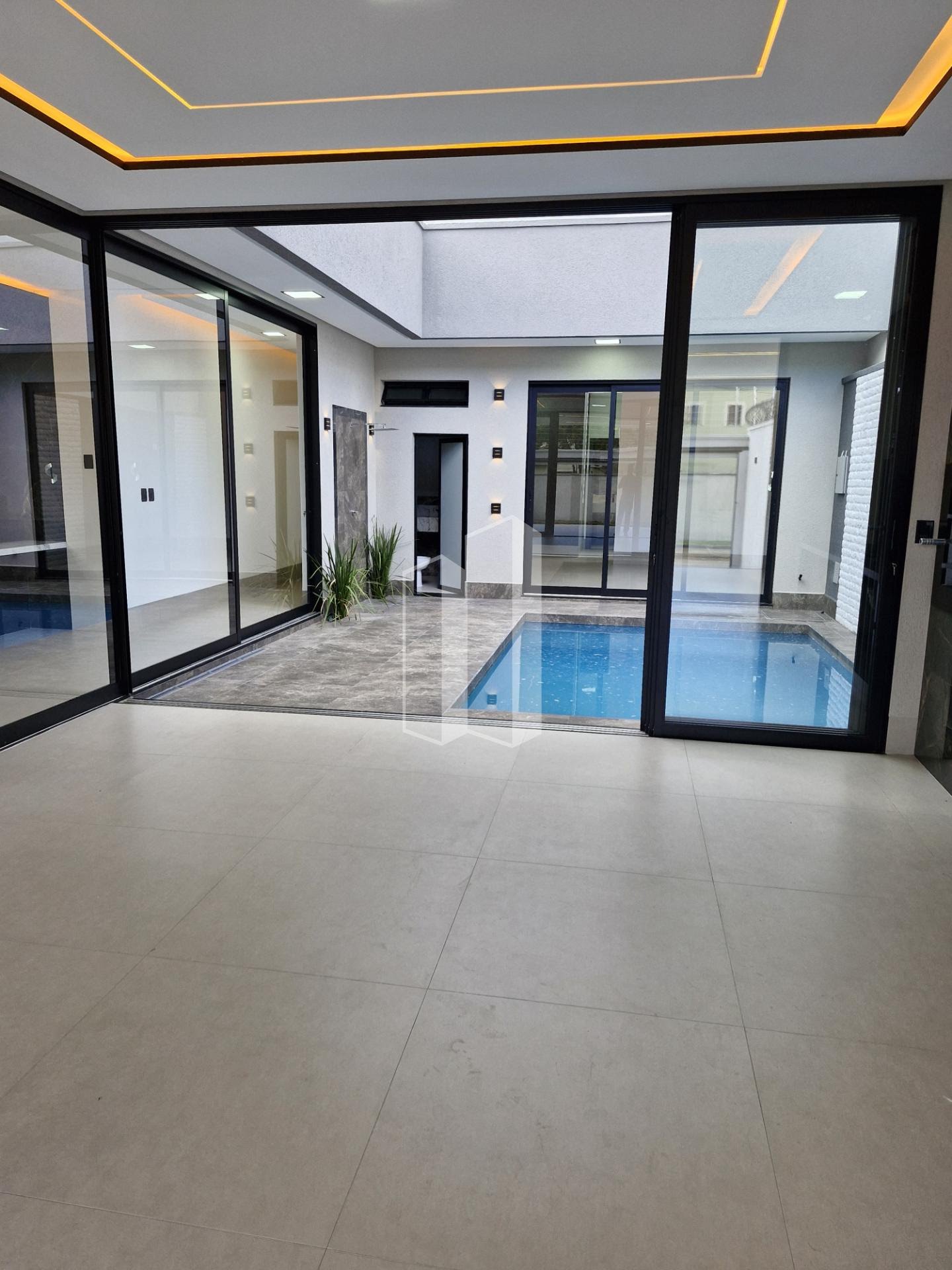 Casa à venda com 4 quartos, 4 suítes, 4 vagas e 238m² no Moinho dos Ventos, Goiânia (GO) — foto 7 de 11