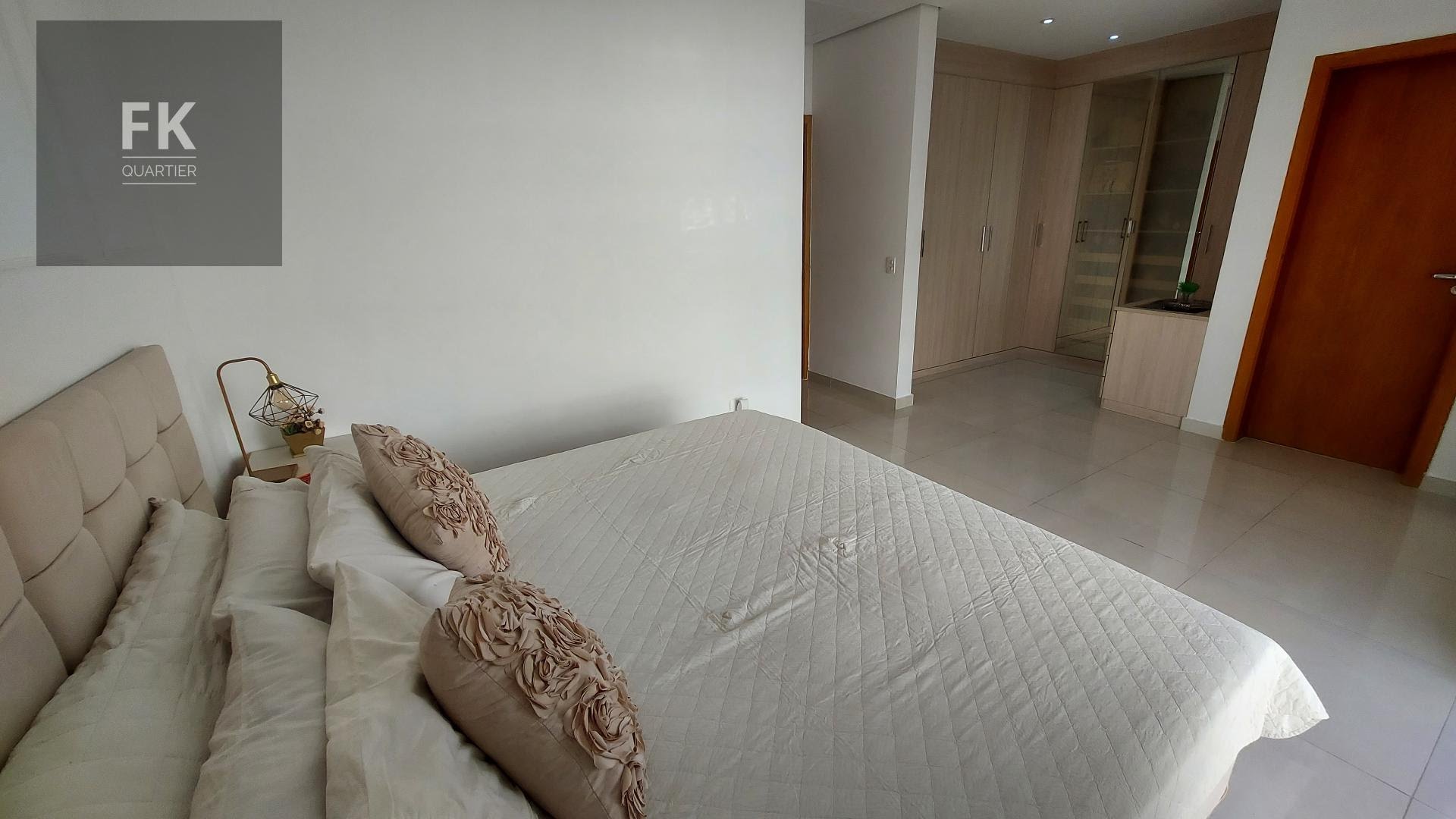 Casa à venda com 3 quartos, 3 suítes, 4 vagas e 268m² no Suru, Santana de Parnaíba (SP) — foto 18 de 29