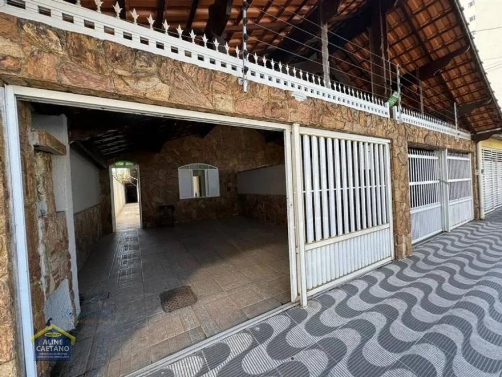 Casa à venda com 3 quartos, 2 banheiros, 2 vagas e 194m² no Guilhermina, Praia Grande — foto principal