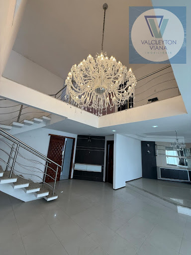 Casa Duplex à Venda no Derby Clube Sobral: 6 Suítes, 350m²