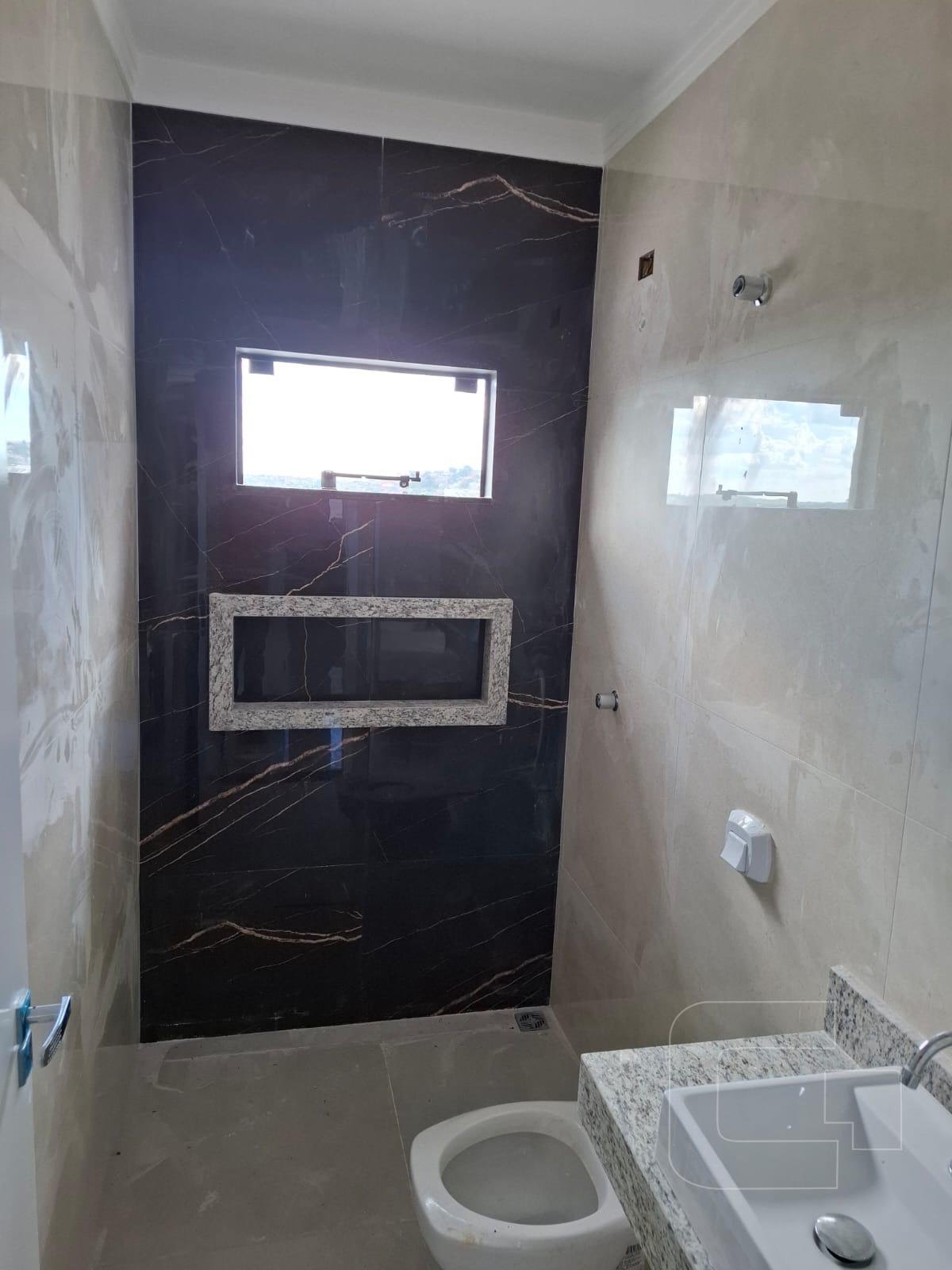 Casa à venda com 3 quartos, 1 suíte e 375m² no Jardim Catuai, Apucarana (PR) — foto 10 de 11