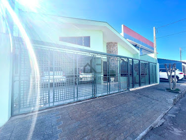 Casa à Venda ou Aluguel no Jardim Marabá, Itapetininga – 4 Dorms