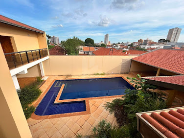 Casa 05 Dorm. ou + em Centro  -  Assis