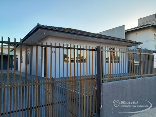 Casa à venda no Itaum, Joinville: 3 dorms, suíte com 97m² 