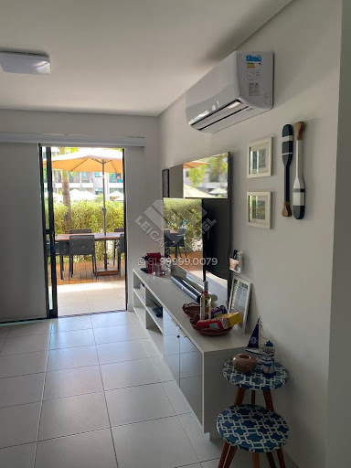 Compre Flat térreo piscina à venda em Muro Alto com 60m², mobiliado, decorado, 2 suítes, porteira fechada no Beach Class Eco Life.