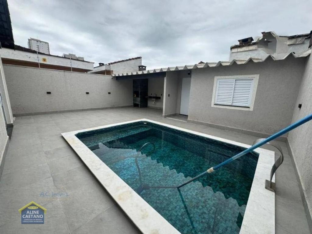Casa à venda com 4 quartos, 3 banheiros, 4 vagas e 165m² no Vila Caiçara, Praia Grande — foto principal