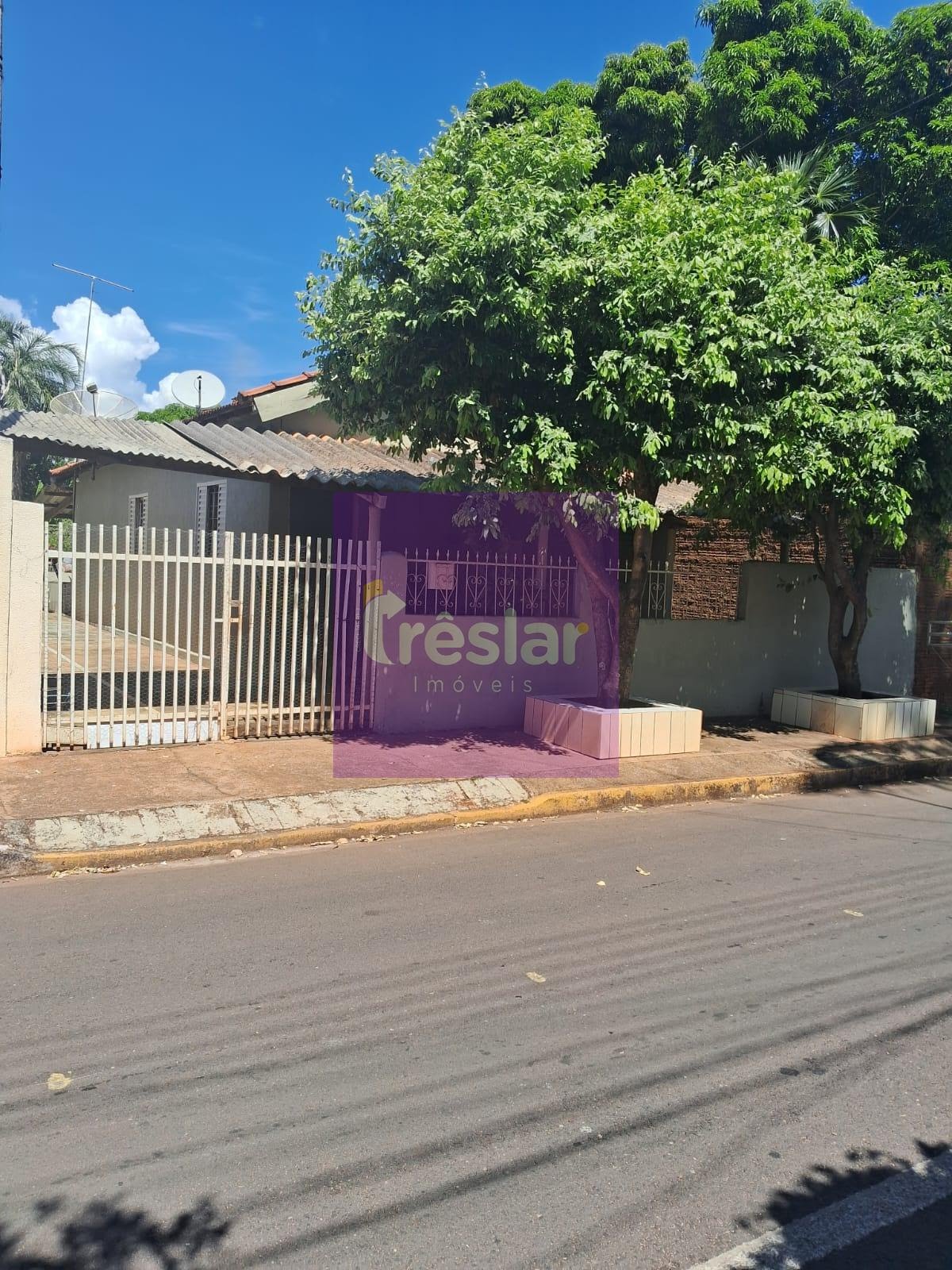 Casa à venda com 2 quartos, 2 banheiros, 1 vaga e 400m² no Jardim Paranapunga, Três Lagoas — foto principal