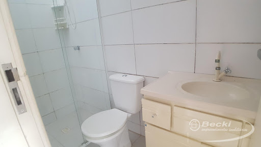 Aluguel casa geminada no bairro Floresta 
