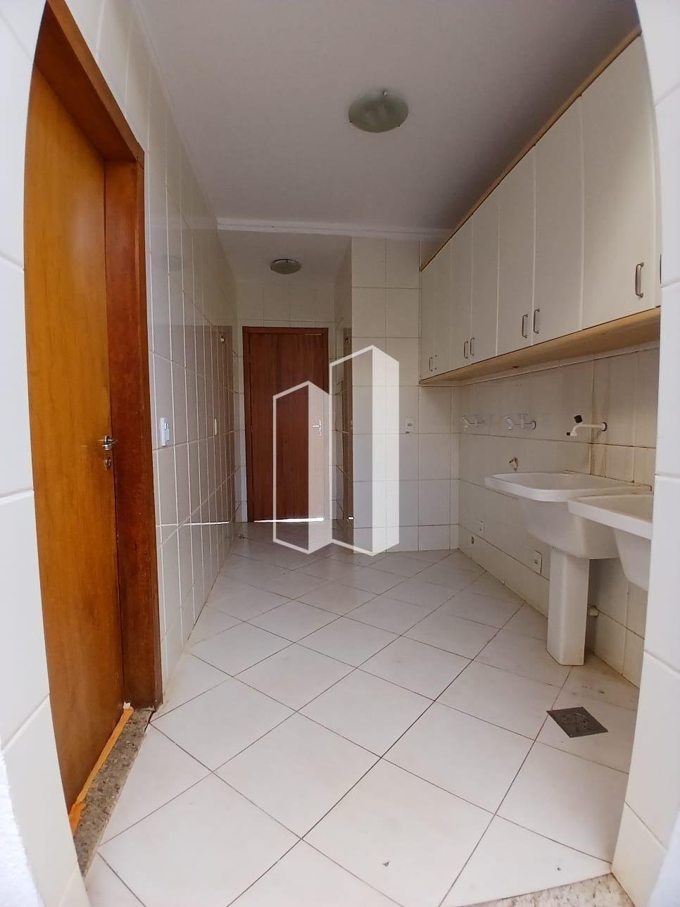Casa à venda com 4 quartos, 3 suítes, 4 vagas e 263m² no Residencial Granville, Goiânia (GO) — foto 7 de 30