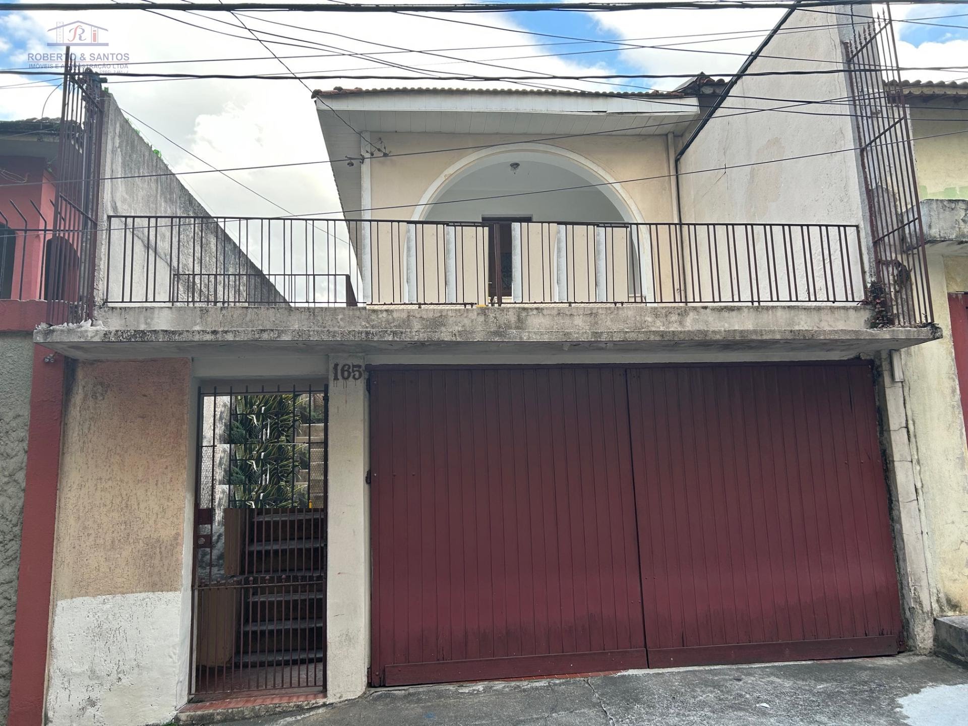 Vista da frente da casa