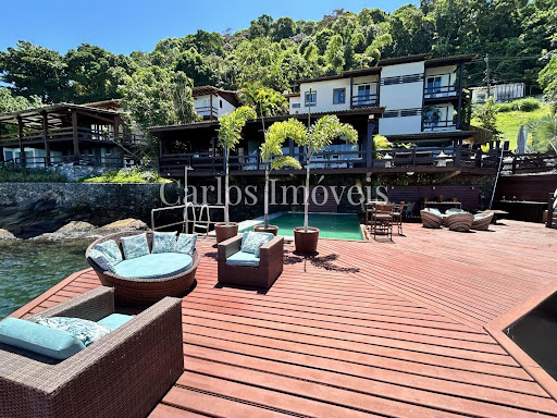 Casa Frente Mar para Temporada em Angra dos Reis / RJ no bairro Mombaça