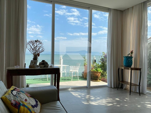 Casa Frente Mar em Cacupé  -  Florianópolis,SC