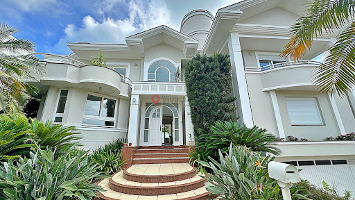Casa 5 suites a 100 metros do mar em Jurerê Internacional  