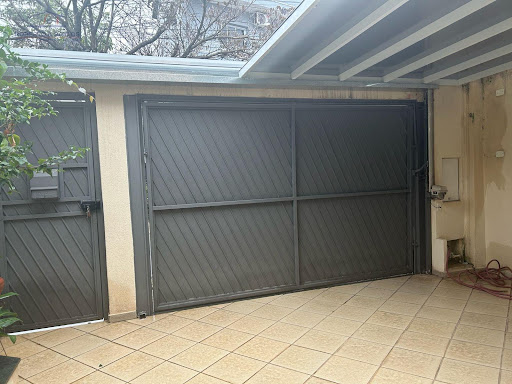 Garagem com portão automático