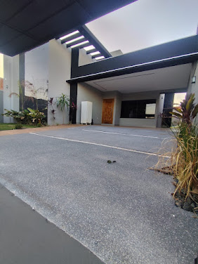 Casa em Universitário  -  Campo Grande