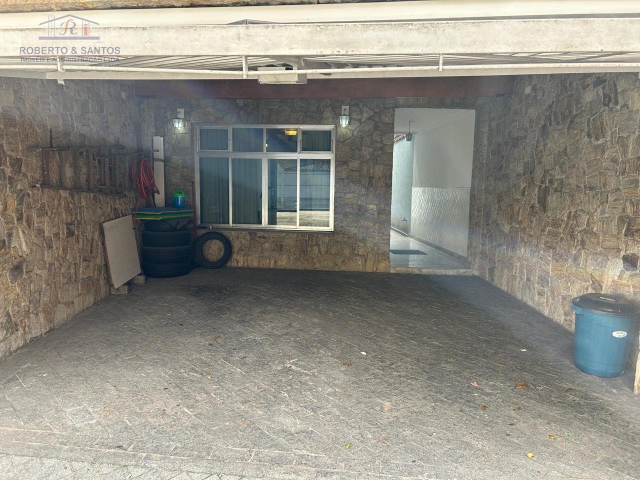 Garagem coberta