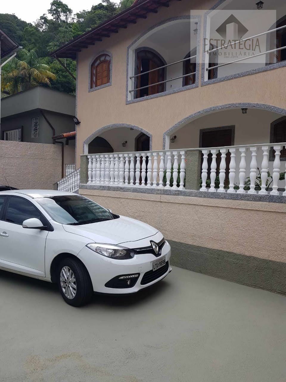 Casa à venda com 3 quartos, 1 suíte, 4 vagas e 225m² no Bingen, Petrópolis (RJ) — foto 2 de 30