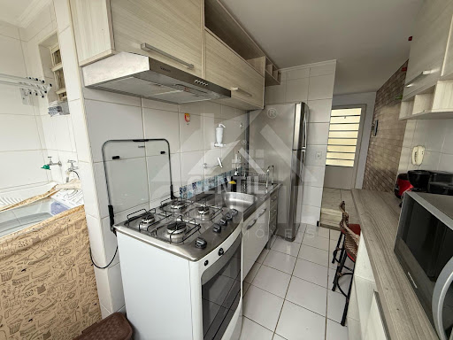 Apto Totalmente Mobiliado de 2 Quartos - Cond. Vitória
