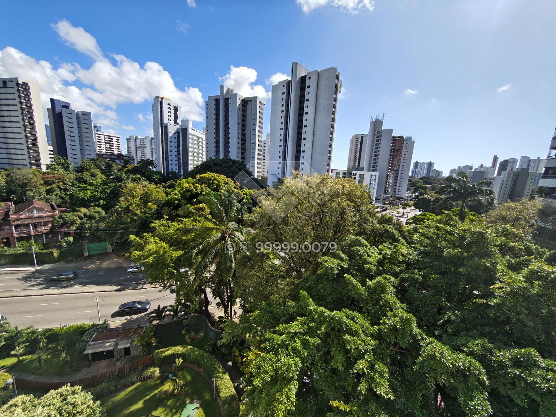 Compre Apartamento alto padrão reformado com 3 suítes,  3 vagas e com 204m² na Jaqueira. Agende Visita com Leicam Maciel