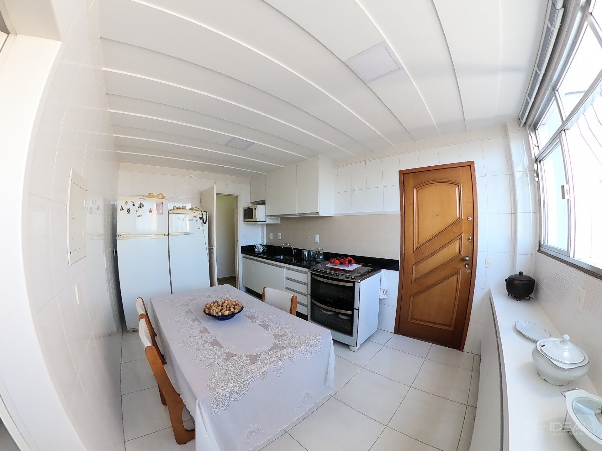 Vista de outro ângulo da cozinha