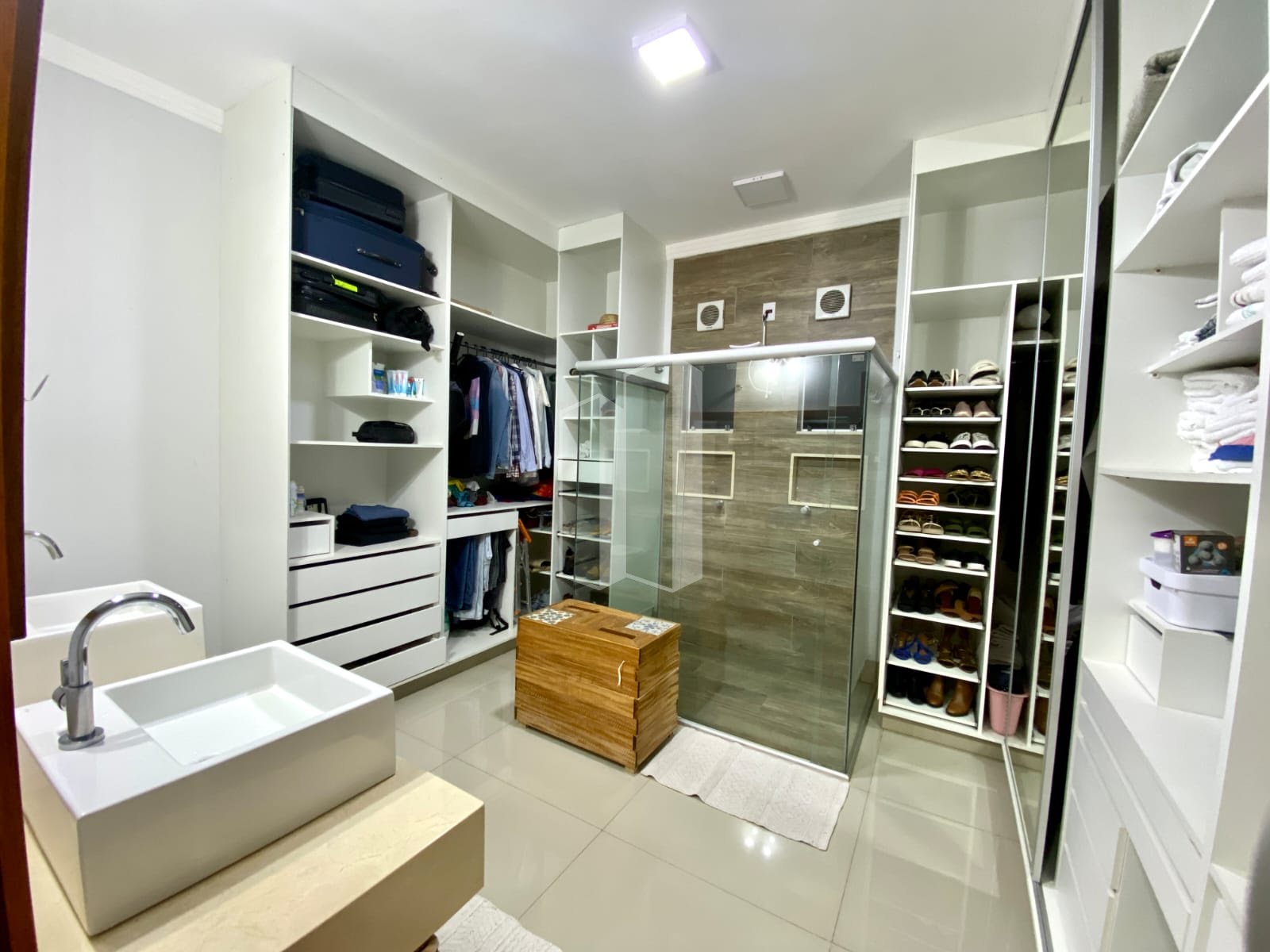 Casa à venda com 4 quartos, 4 suítes, 4 vagas e 320m² no Jardim Venezuela, Morrinhos (GO) — foto 19 de 30