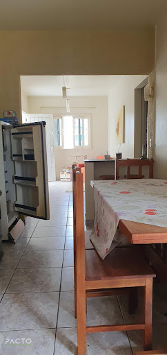 Casa em Balneário Arroio do Silva SC, Casa construída em uma esquina, toda em lage, com 03 dormitórios sendo uma suíte, Garagem para 03 veículos, churrasqueira, 02 banheiros, sala, sala de janta, cozi