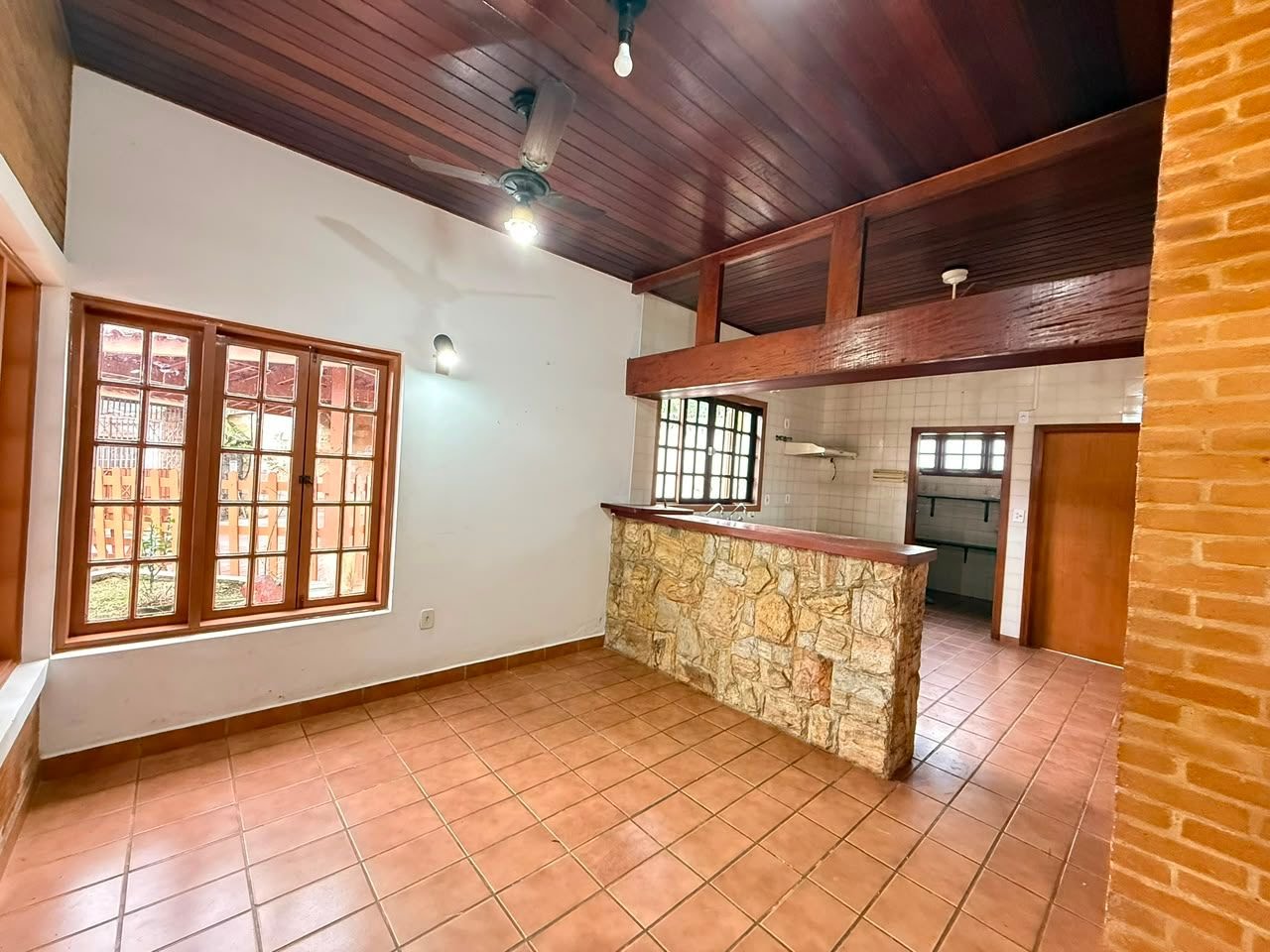 Casa à venda com 3 quartos, 3 banheiros, 4 vagas e 900m² no Jardim Carolina, Ubatuba (SP) — foto 14 de 17