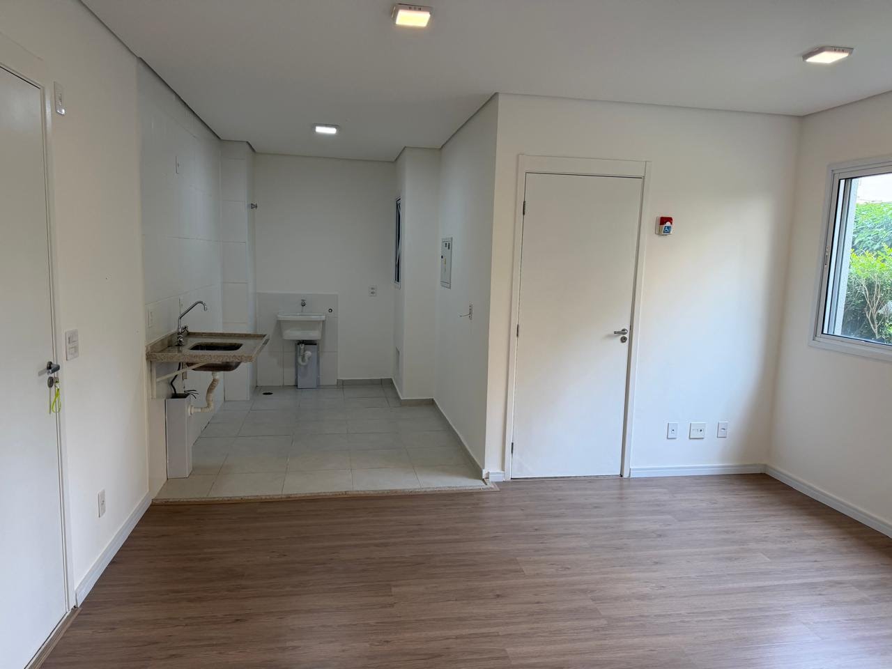 Sala, cozinha e tanque