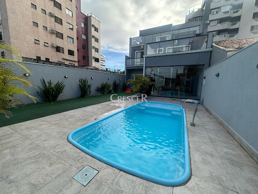 Sobrado triplex à venda em Caiobá  -  Matinhos