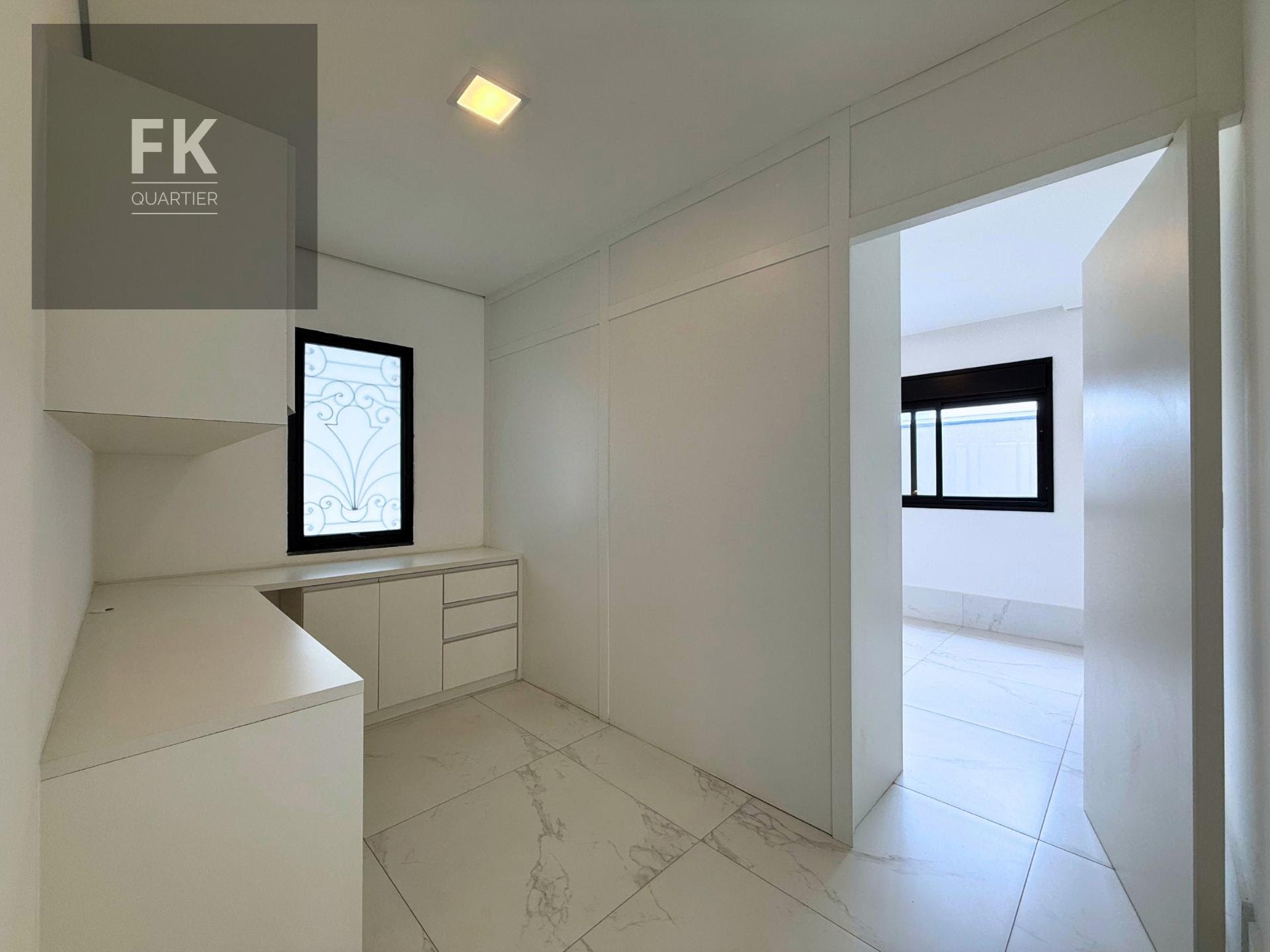 Casa à venda com 5 quartos, 5 suítes, 6 vagas e 422m² no Cidade Tamboré, Santana de Parnaíba (SP) — foto 18 de 30