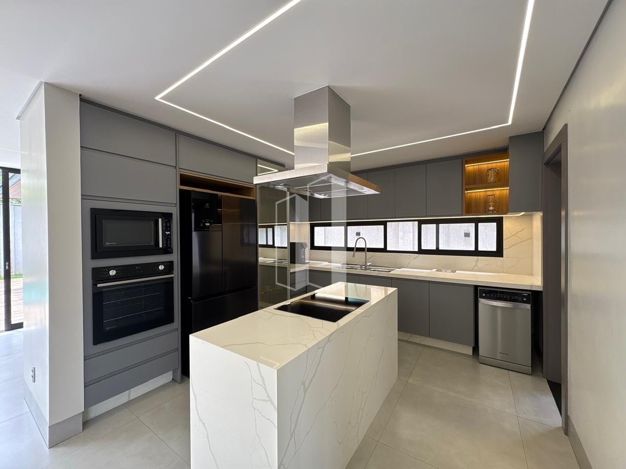 Casa à venda com 3 quartos, 3 suítes, 4 vagas e 286m² no Jardins Madri, Goiânia (GO) — foto 8 de 30