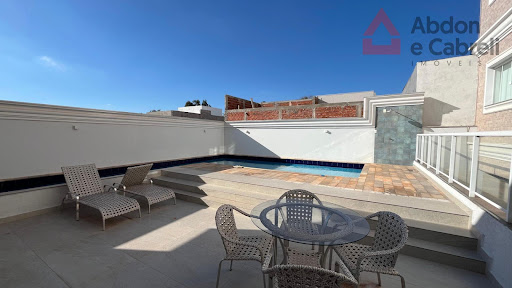 Área social com piscina