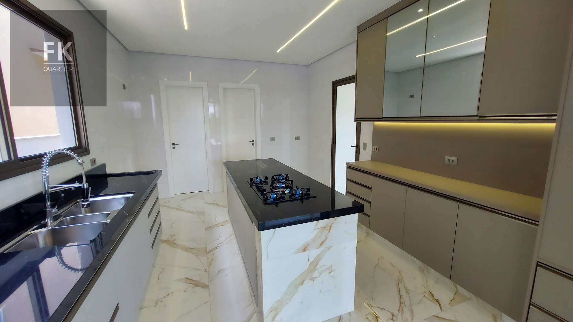 Casa à venda com 4 quartos, 4 suítes, 7 vagas e 578m² no Tamboré, Barueri (SP) — foto 9 de 30
