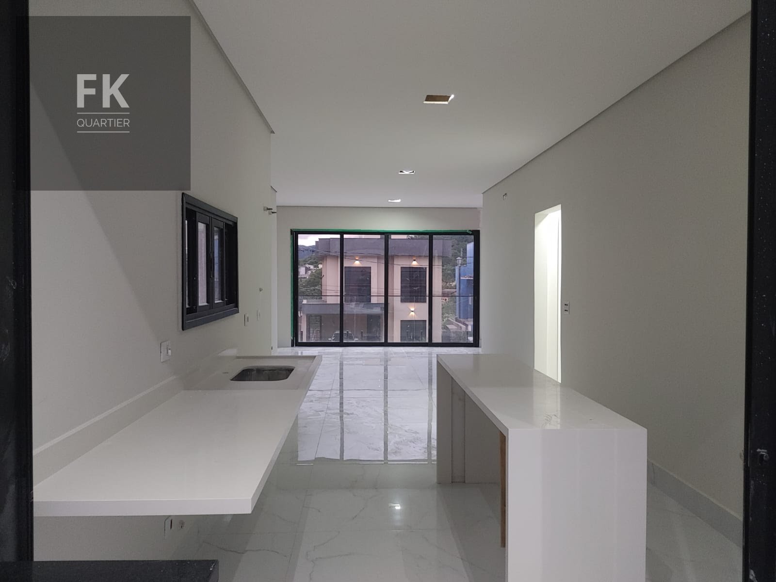 Casa à venda com 3 quartos, 1 suíte, 4 vagas e 188m² no Suru, Santana de Parnaíba (SP) — foto 3 de 8
