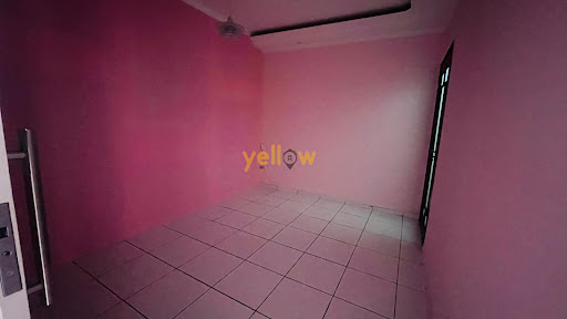 Casa comercial em Vila Flora Regina, Arujá: 4 dormitórios, 2 suítes, 3 banheiros. Aluguel por R$ 7.000/mês.