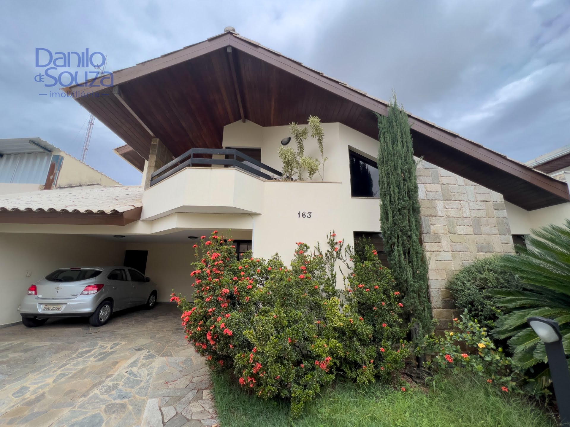 Casa à venda com 4 quartos, 2 suítes, 4 vagas e 576m² no Centro, Araxá (MG) — foto 2 de 24