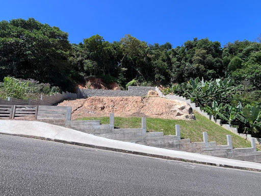 Lote / Terreno em Forquilhinha  -  São José